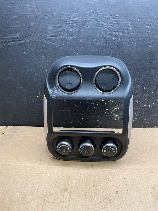 2011 to 2017 Jeep Compass Dash Climate Temperature Control Radio Bezel z0129  DG0