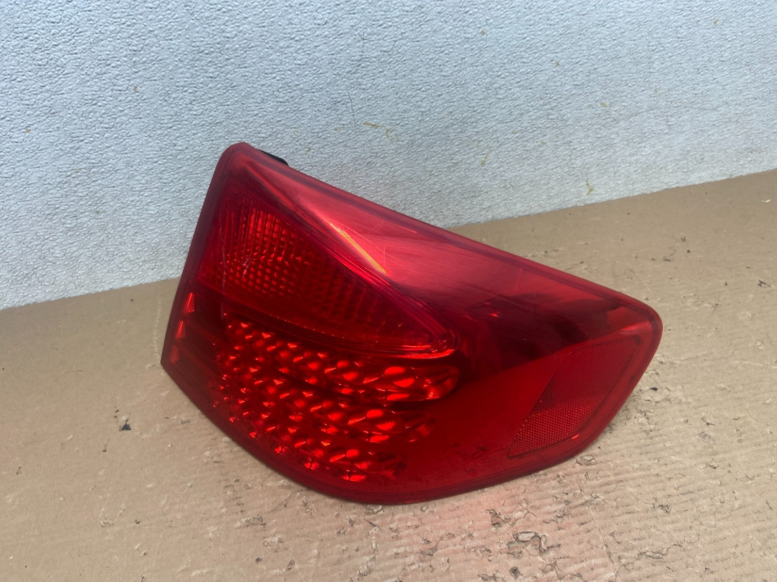 2003 to 2004 Infiniti G35 Right Passenger Rh Side Tail Light OEM R1071 DW2