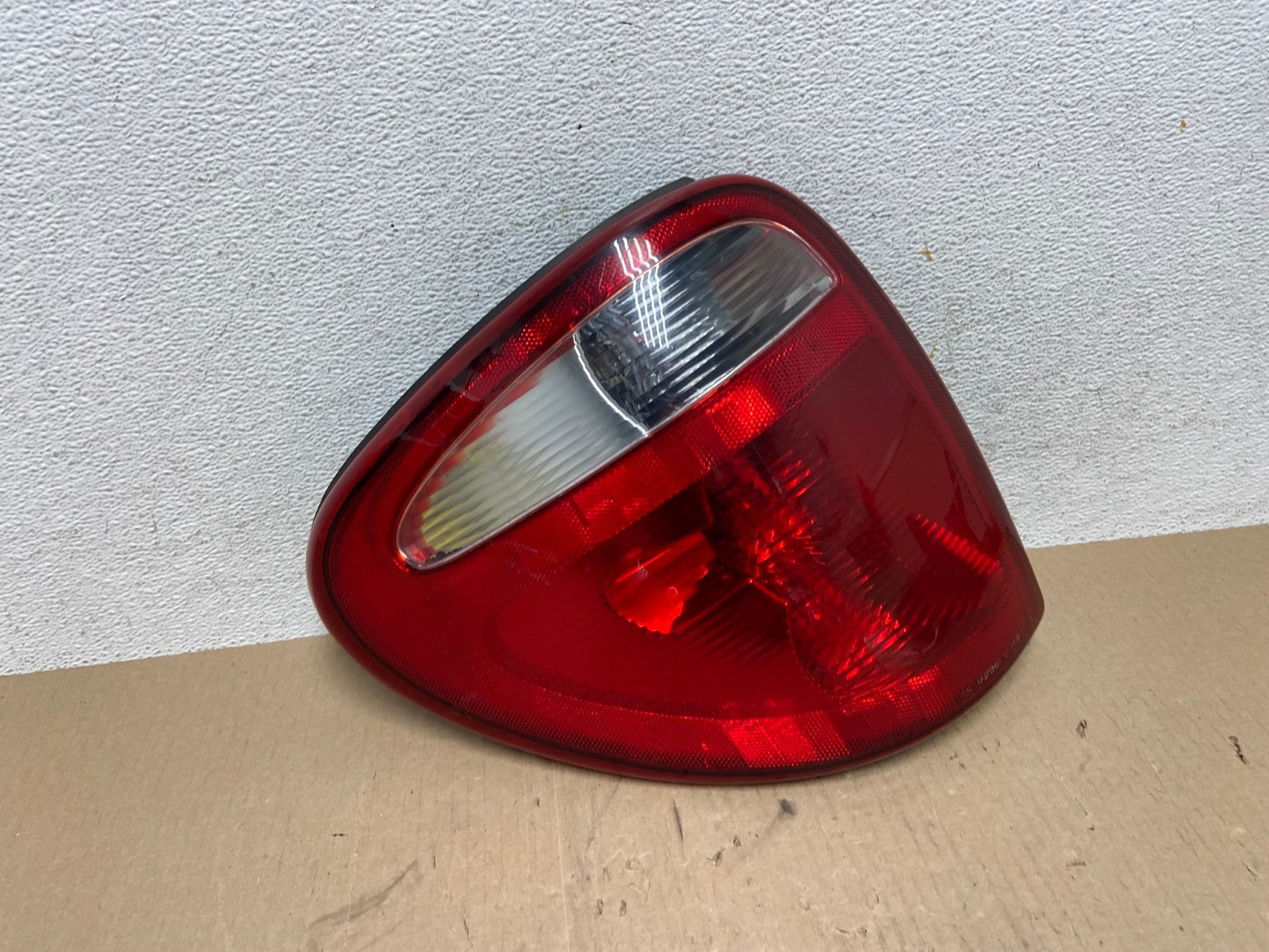 2001 to 2003 Dodge Grand Caravan Left Driver Lh Tail Light AE7043 LK0