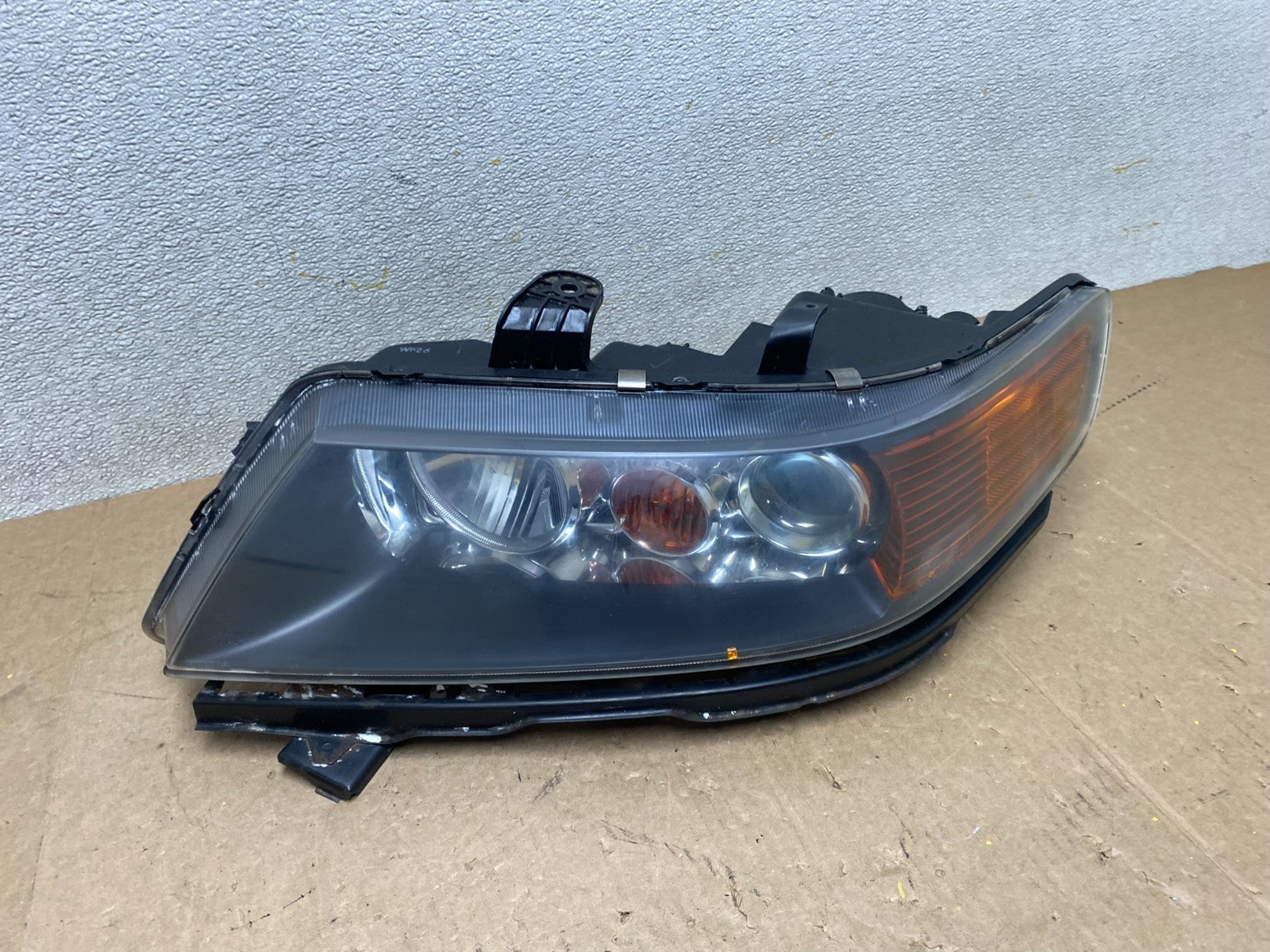 2004 to 2008 Acura TSX Left Driver Side Xenon HID Headlight W8761 DW0