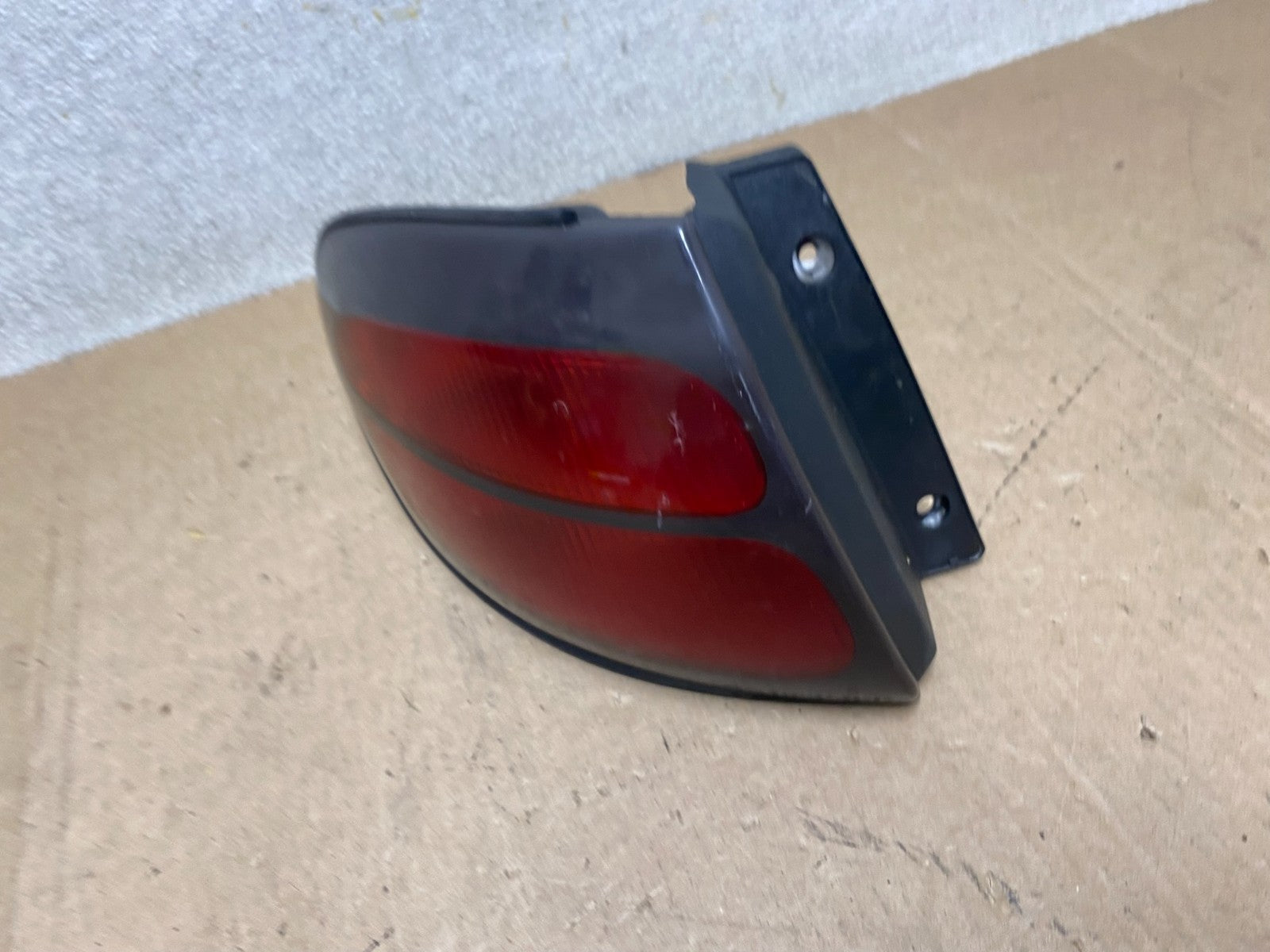 1998 - 1999 Ford Taurus Wagon Sedan Left Driver Side Tail Light Oem W8621 DW2