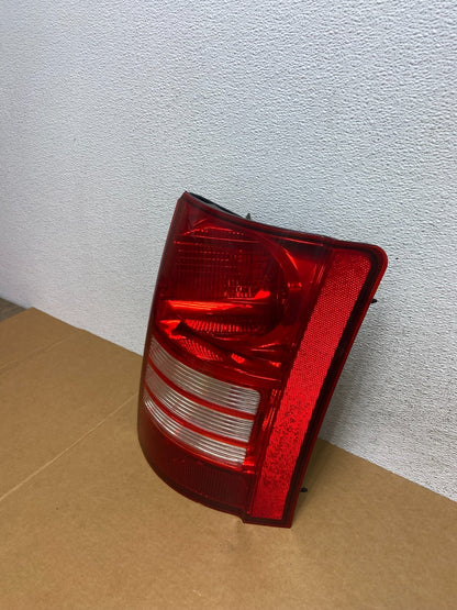 2008 - 2010 Chrysler Town And Country Right Passenger Tail Light AD8870 DW1