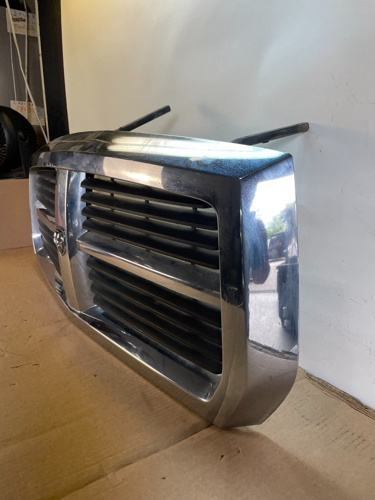 2005 to 2007 Dodge Dakota Chrome Front Upper Grill Grille AH6430 DG1