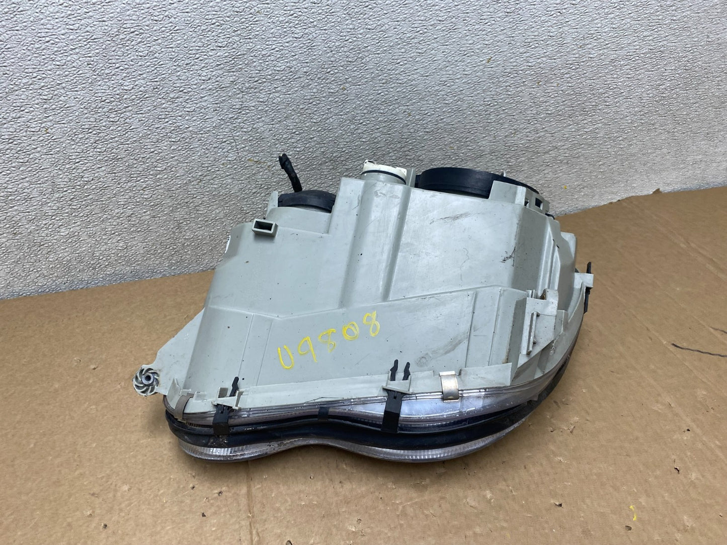 2001 - 2004 Mercedes-Benz C Class SEDAN Halogen Right Headlight TYC U9808 DW6