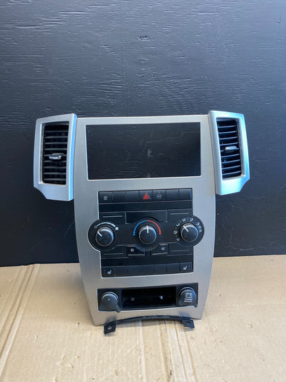 2008 2009 2010 Jeep Commander Grand Cherokee A/C Climate Control Bezel AB8819 DG0