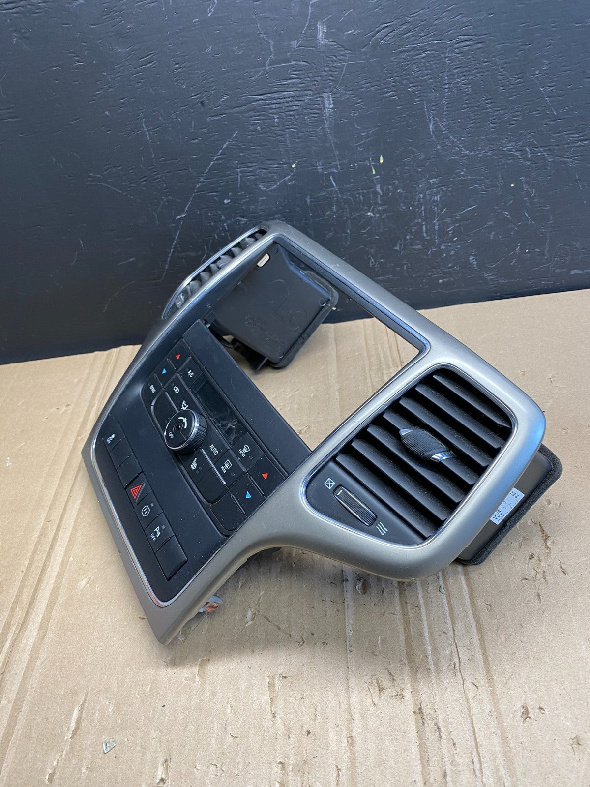 2011-2013 Jeep Grand Cherokee Center Radio Climate Control Bezel Vent ab8947 DG2