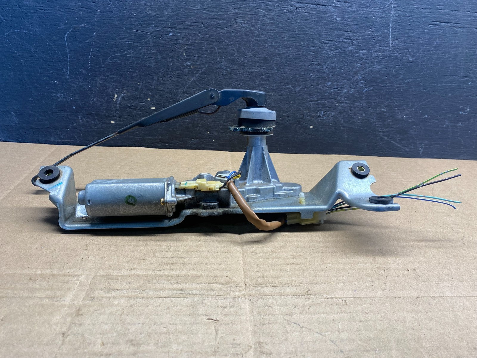 2000 to 2004 Subaru Outback Rear Windshield Washer Wiper Motor ae8266 DG1