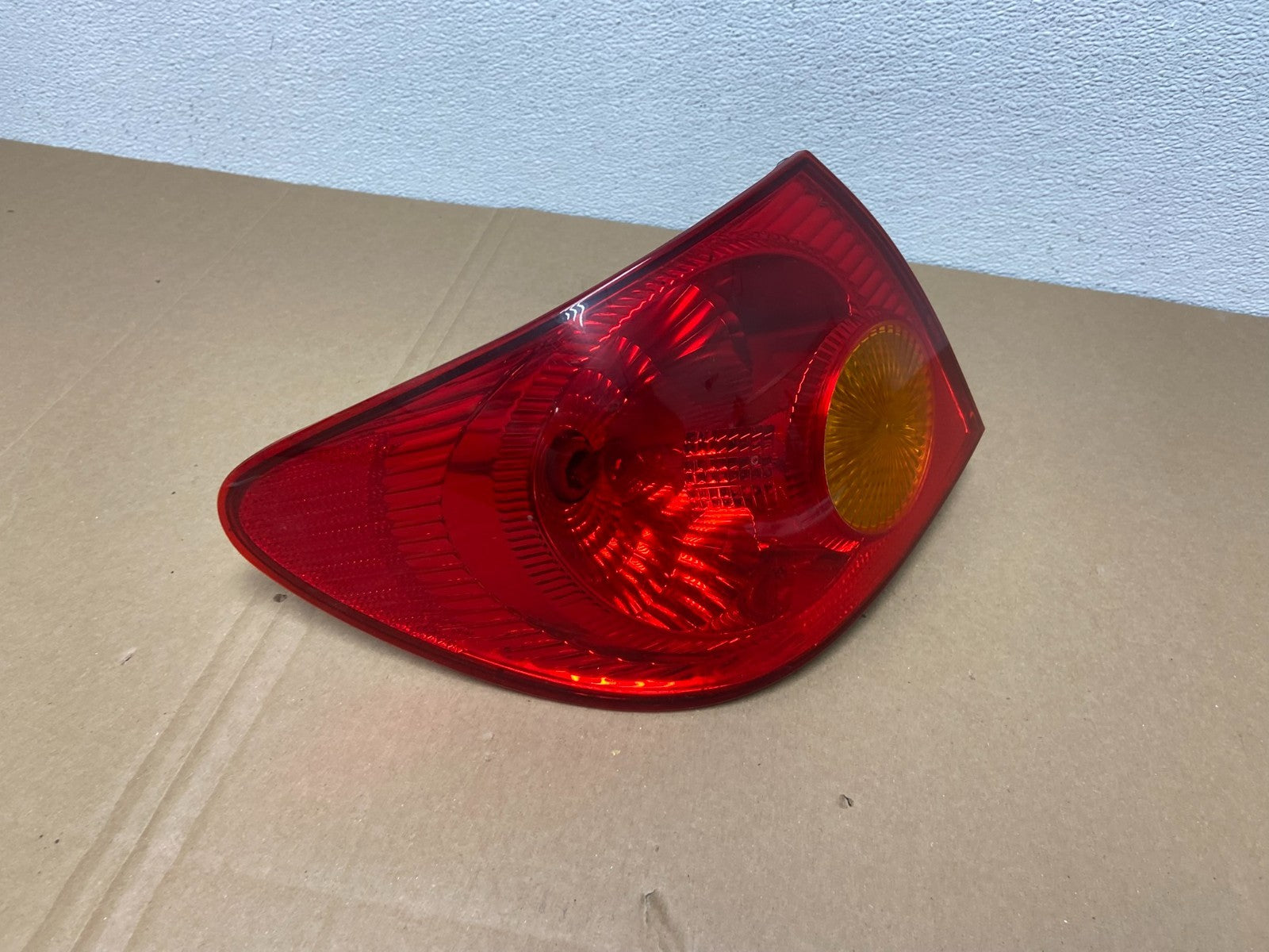 2003 to 2005 Toyota Corolla Left Driver Lh Side Tail Light AB6764 DW2