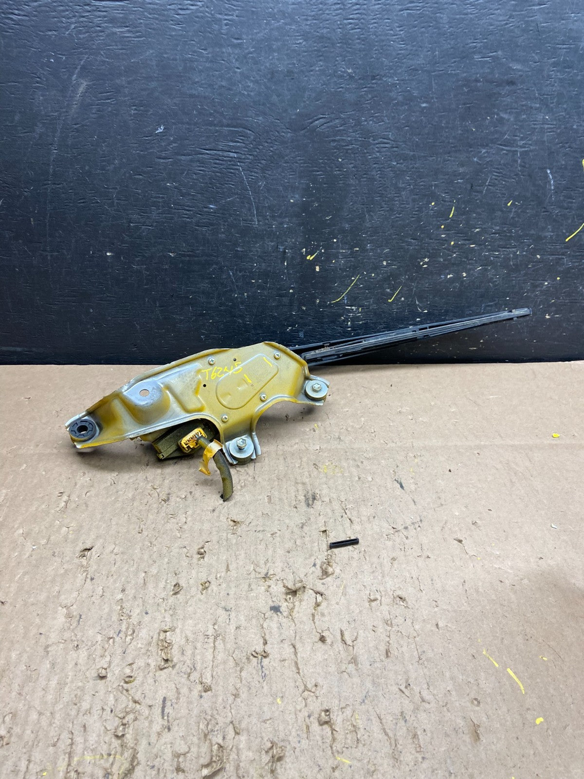 2012 to 2017 Toyota Prius V Rear Wiper Windshield Motor t6245 DG4