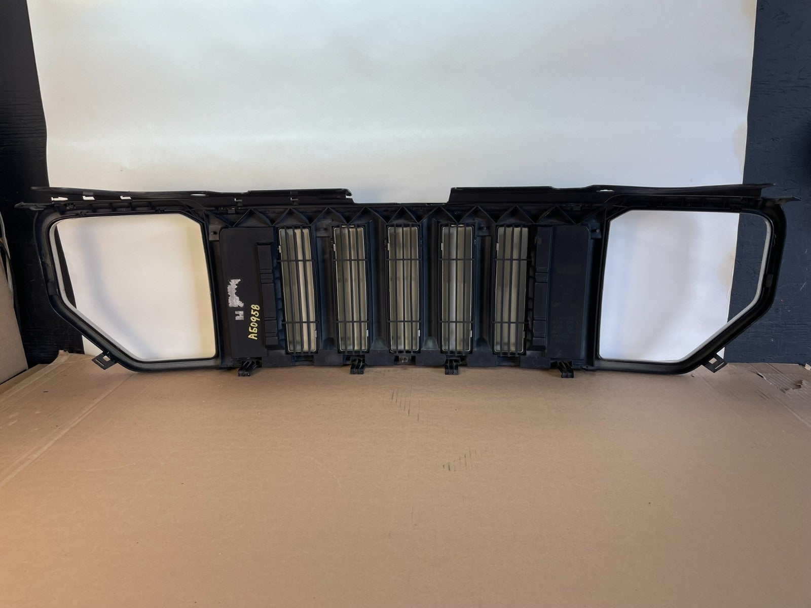 2008 to 2012 Jeep Liberty Front Upper Grill Grille AG0958 DG3