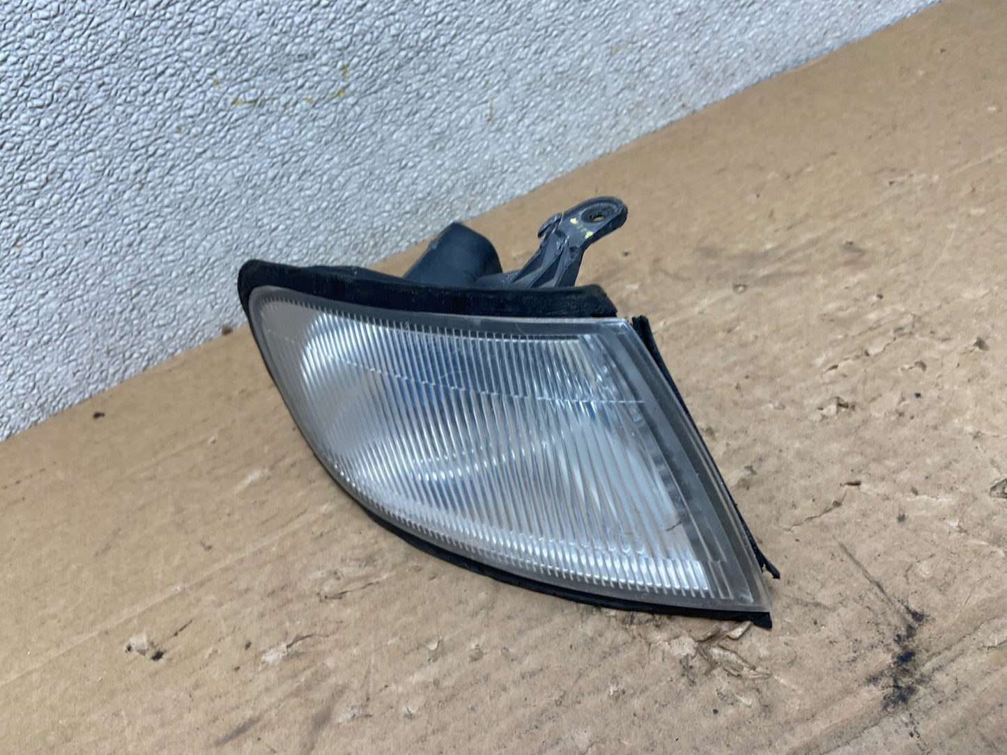1995 1996 Nissan Maxima Right Passenger RH Corner Turn Signal Oem AB4734 DW1