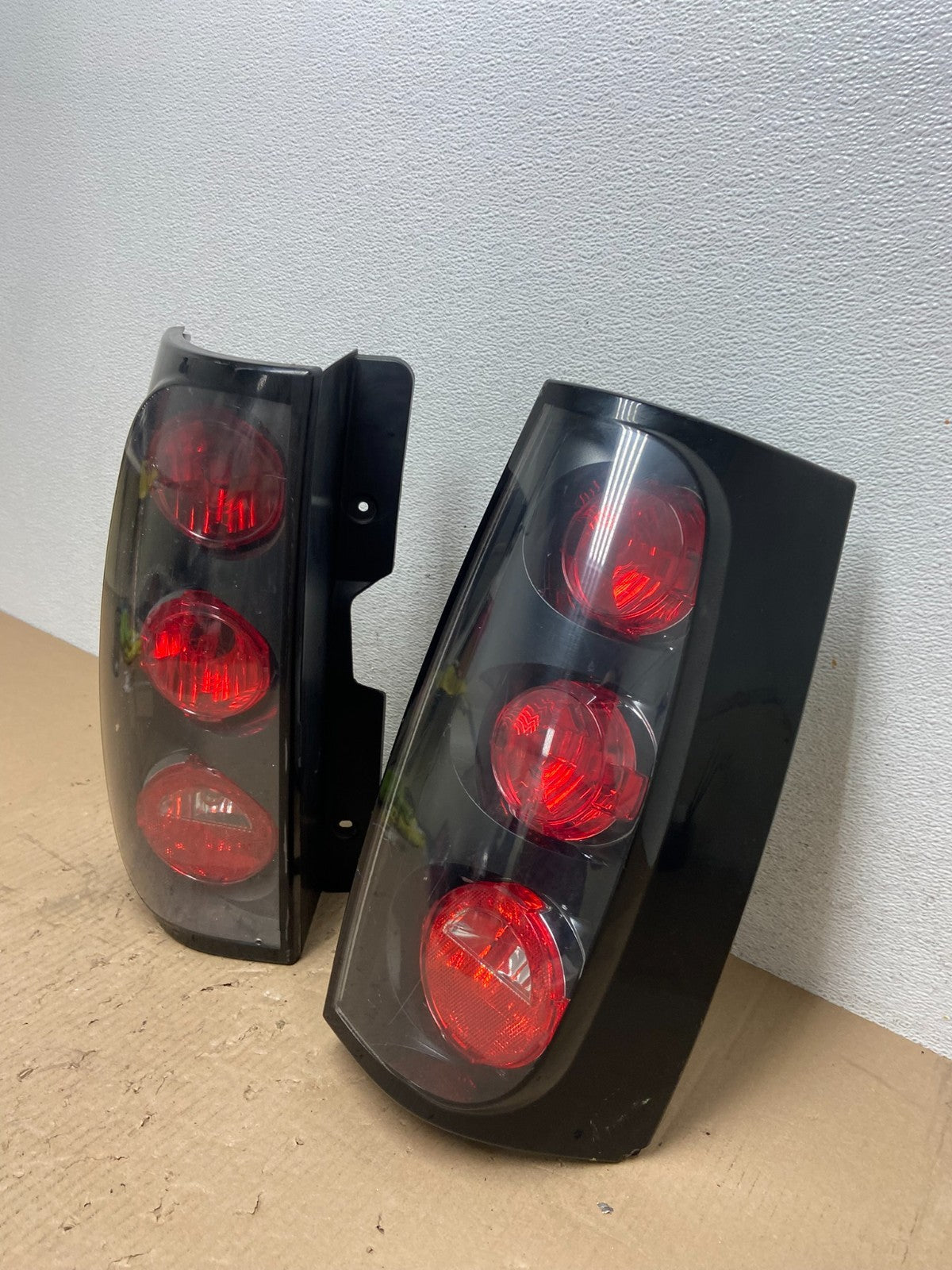 2007-2014 GMC Yukon Denali Left + Right SET Tail Lights Light AE8811 DG0