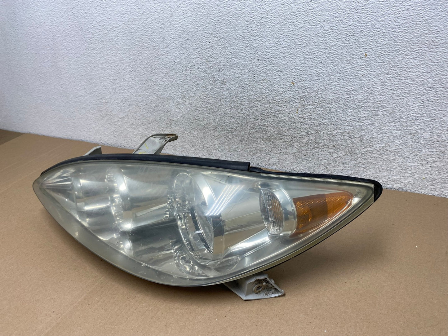 2005 to 2006 Toyota Camry Left Driver LH Halogen Headlight AF2986 LK1