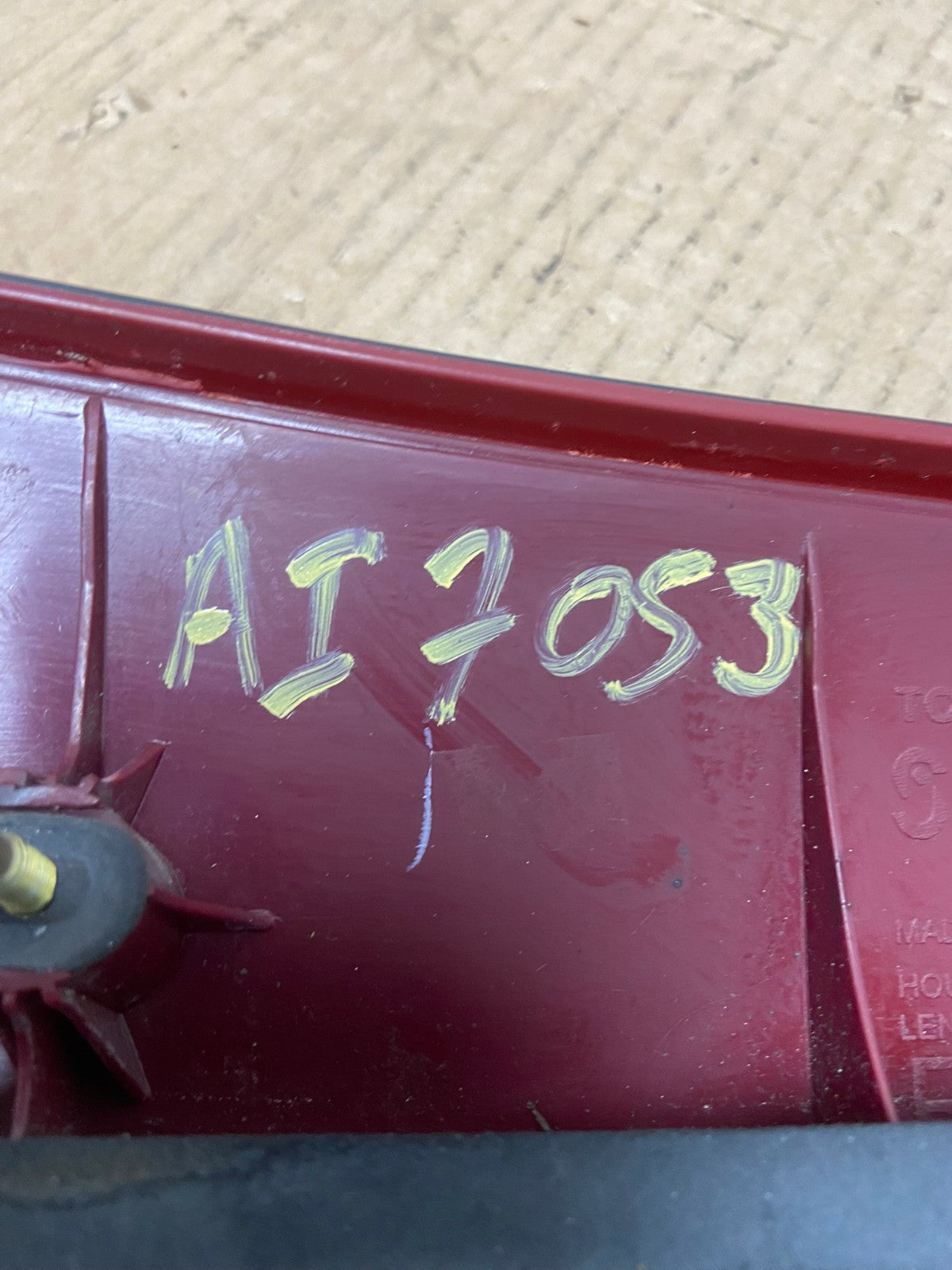 2004-2005 Toyota Sienna Right Passenger RH Side Inner Tail Light AI7053 LK6