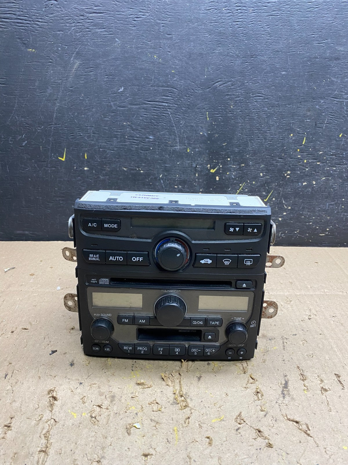 2003-2005 Honda Pilot Center Radio AM CD Player Climate Control U5563 DG0