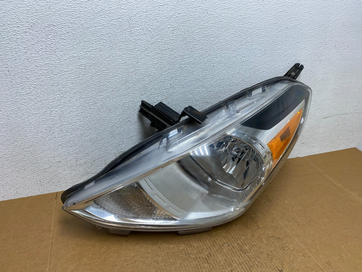 2015 to 2019 Nissan Versa Headlight Left Driver Lh Side AD9270 DW2