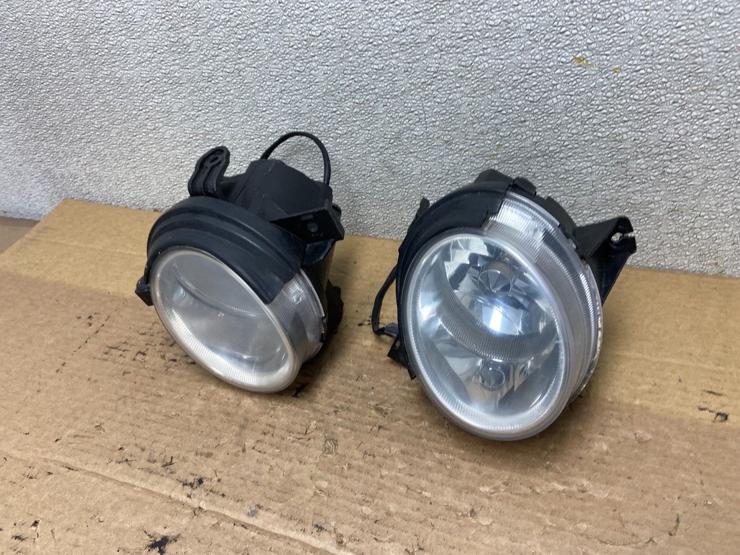 2003 to 2005 Kia Optima Left+Right Side Inner Headlight AB33371