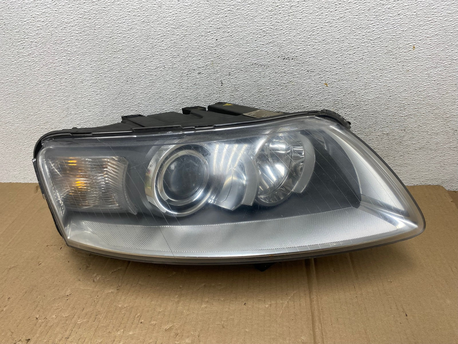 2005 to 2008 Audi A6 Right Passenger Side Headlight Xenon HID AE8964 LK0