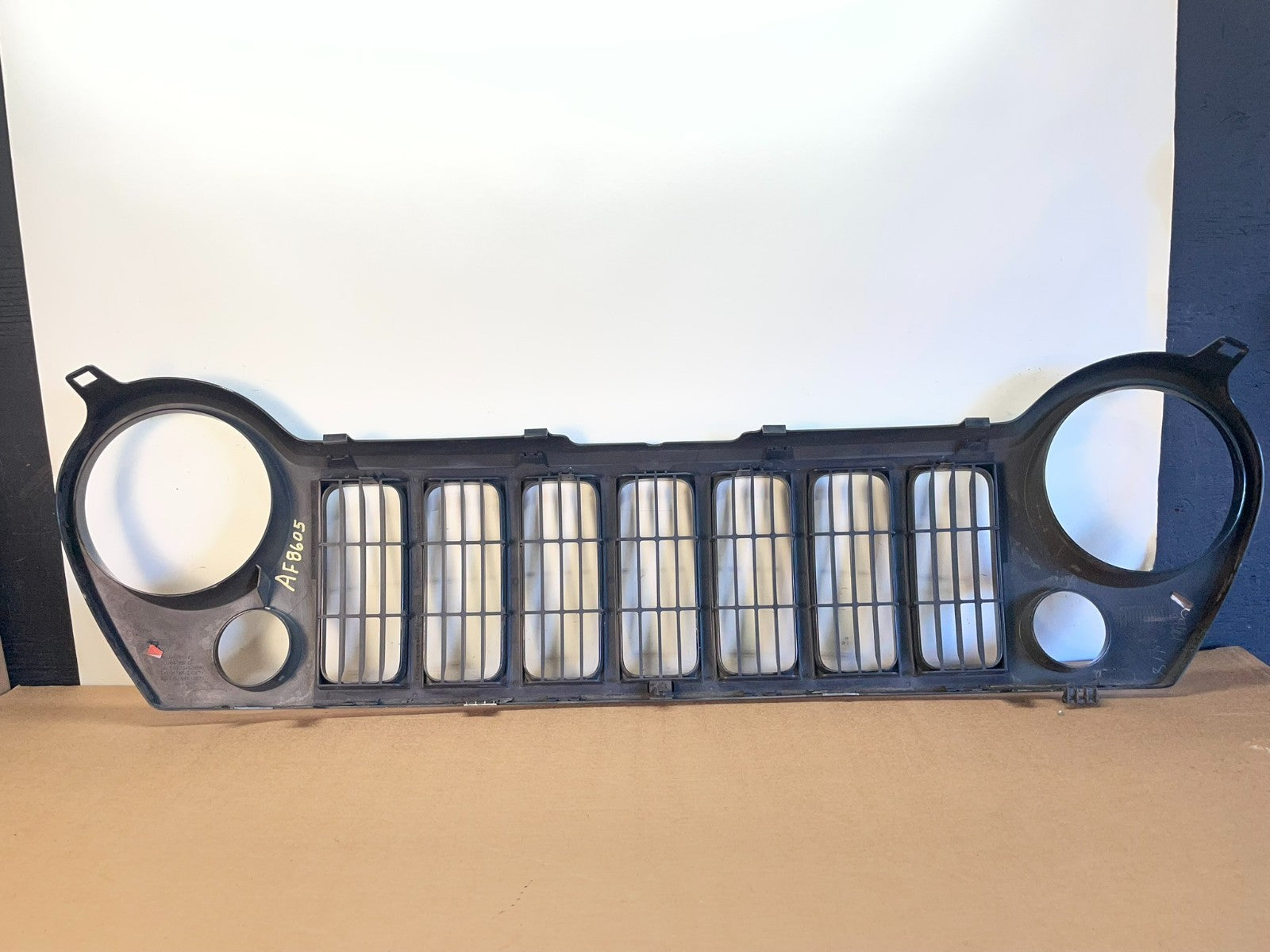 2005 to 2007 Jeep Liberty Front Upper Grill Grille af8605 DG4
