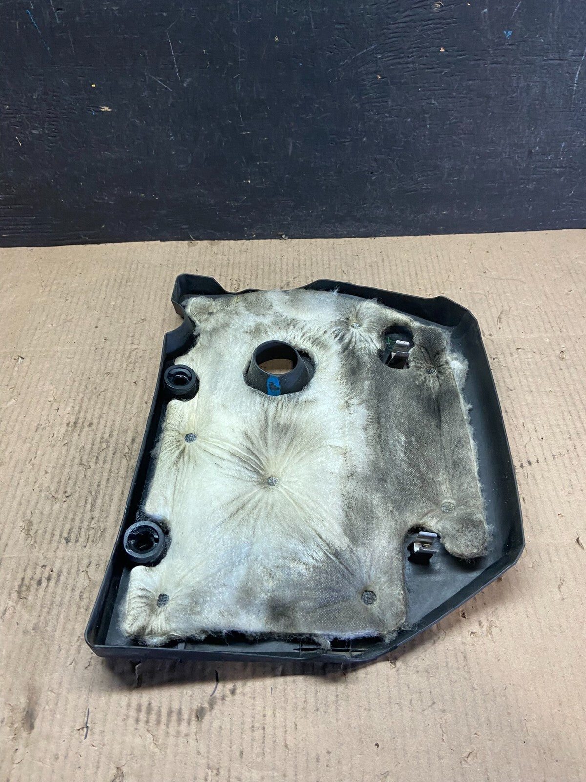 2004 to 2008 Mazda 3 DOHC 16 VALVE Engine Shield Top Cover i3629 Oem DG17