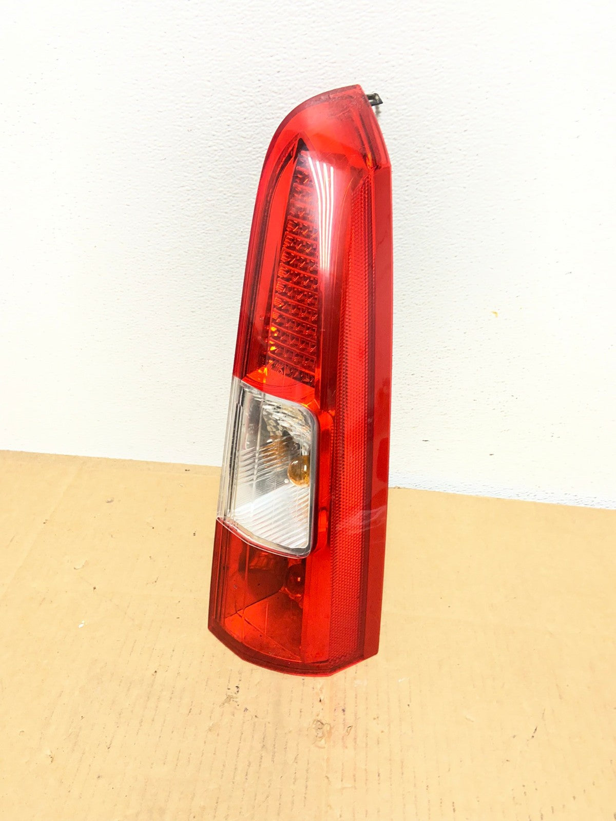 2005 - 2007 Volvo XC70 V70 Right Passenger RH Side Tail Light Upper AD0788 LK0