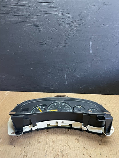 2002 GMC Yukon Speedometer Cluster Gauge Oem AB7528 DG2