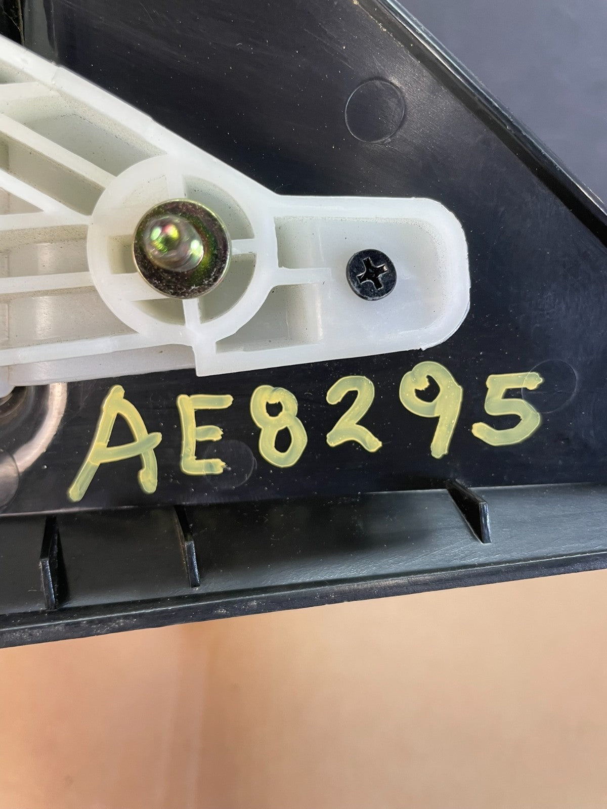 2007-2013 Chevrolet Tahoe Silverado Suburban Right Passenger Mirror AE8295 DW9