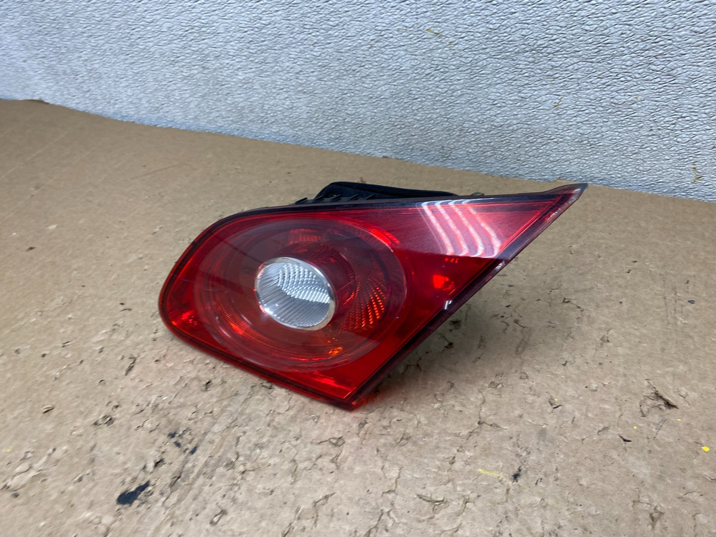 2009-2012 Volkswagen CC Right Passenger RH Side Tail Light Inner Trunk V0478 DW1