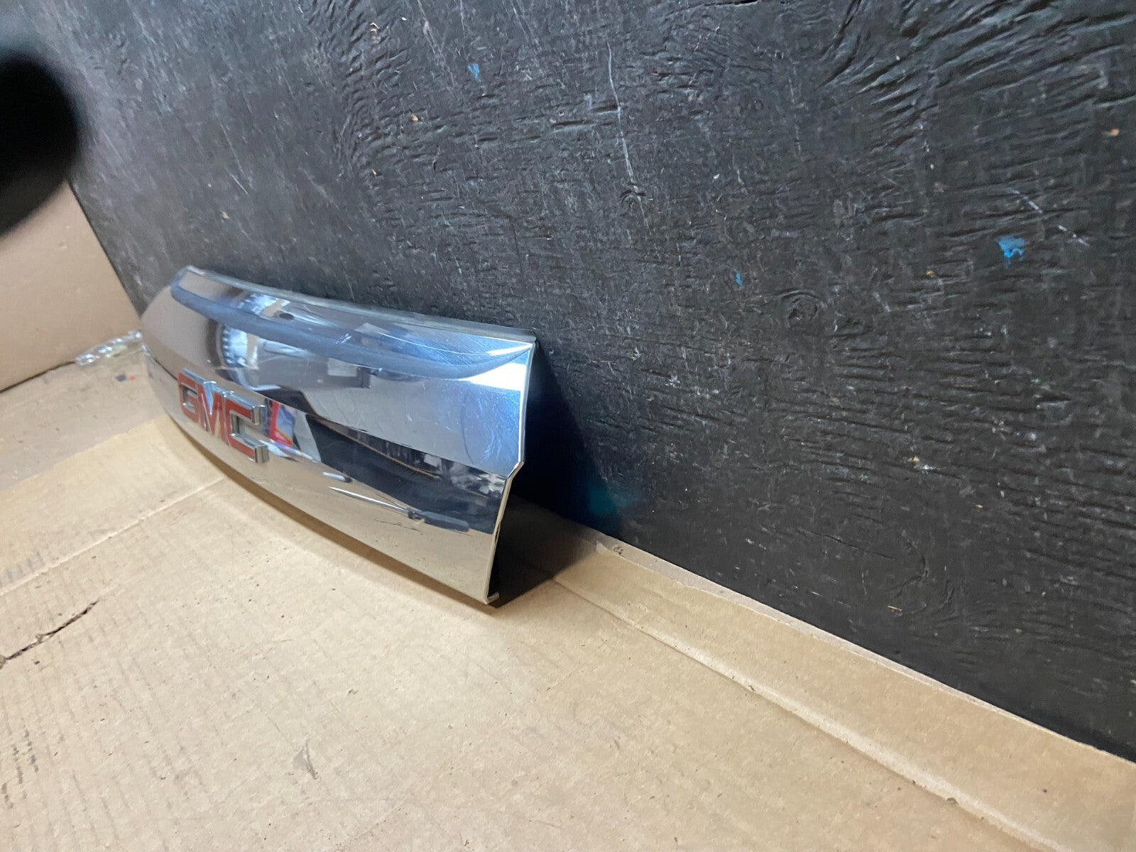 2011-2015 GMC Terrain Tailgate Chrome Finish Molding with Camera H7133 PS1