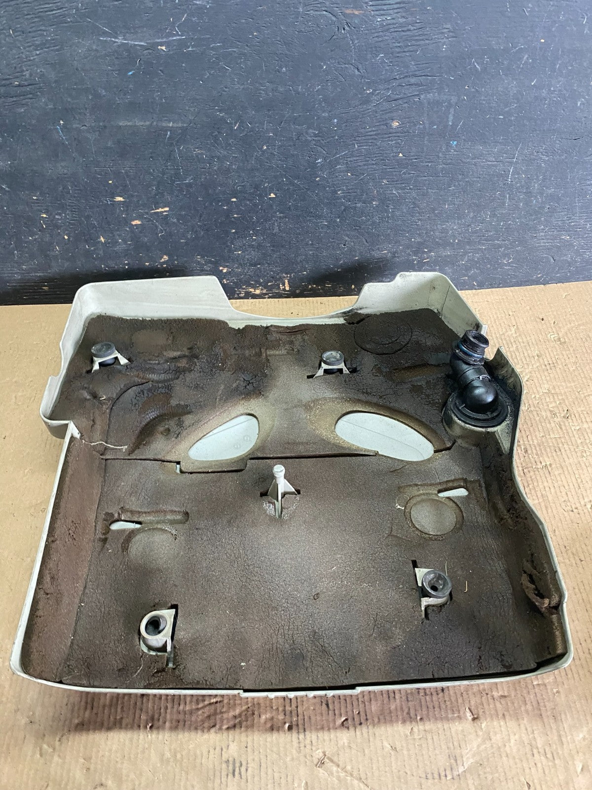 2004 to 2007  Cadillac CTS 3.6L Plastic Engine Cover Shield OEM P5779 DG4