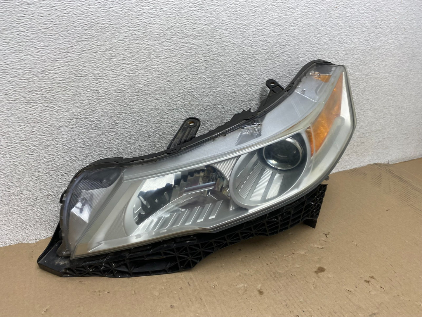 2009 to 2011 Acura TL Headlight Left Driver LH Side Xenon HID AG6897 DW2