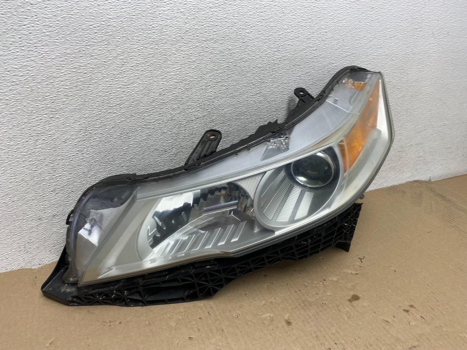 2009 to 2011 Acura TL Headlight Left Driver LH Side Xenon HID AG6897 DW2