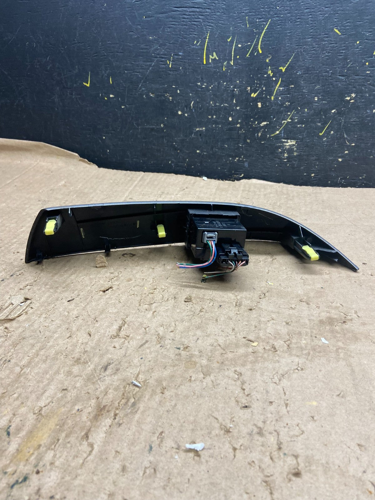 2004 to 2010 Toyota Sienna Right Side Radio Switches Bezel Trim z2038 DG3