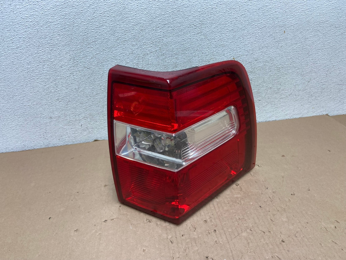 2007 - 2012 Ford Expedition Right Passenger Rh Side Tail light AG6792 LK0