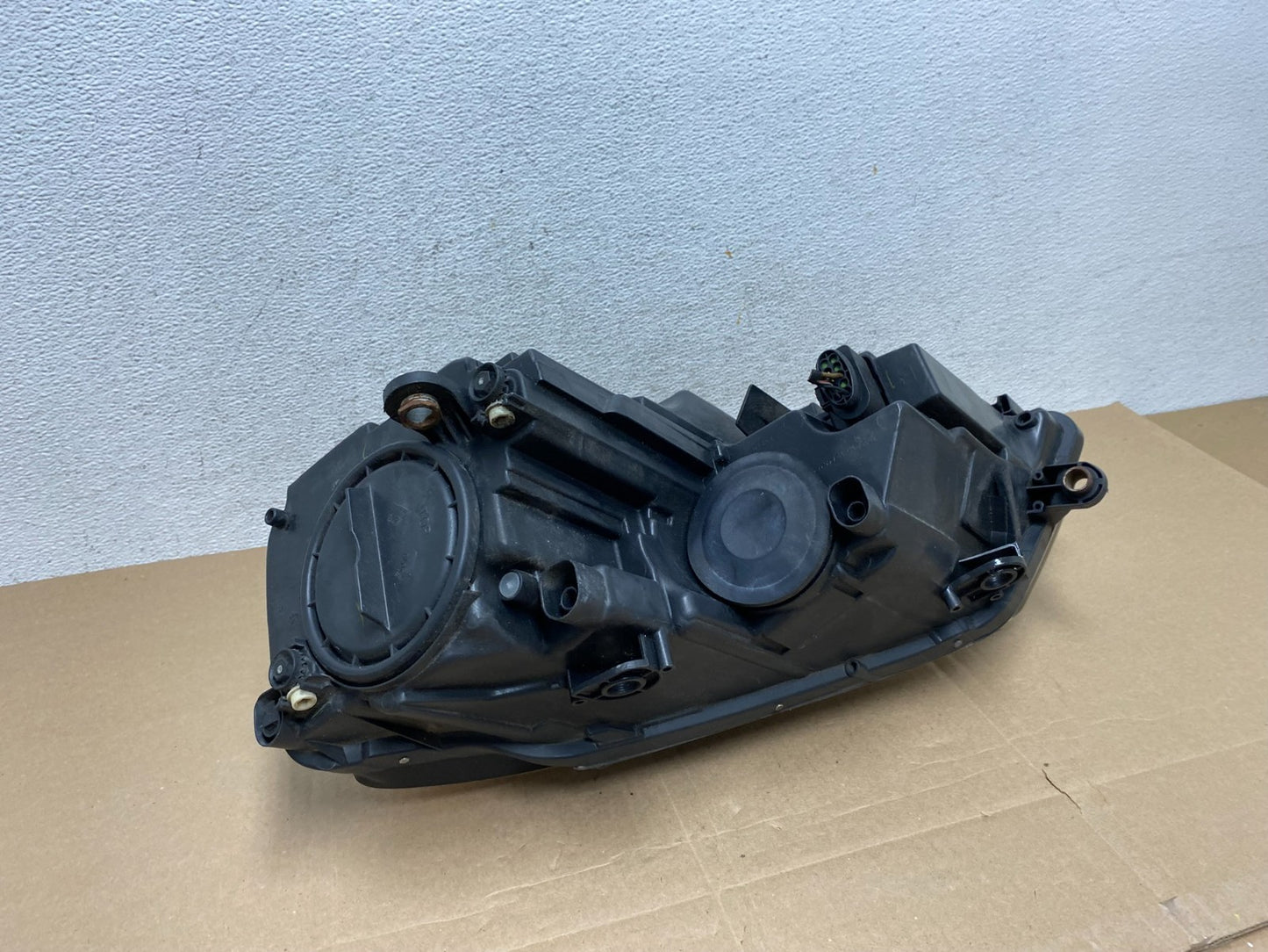 2011 to 2014 Volkswagen Jetta Right Passenger RH Headlight Halogen AE4861 DW5