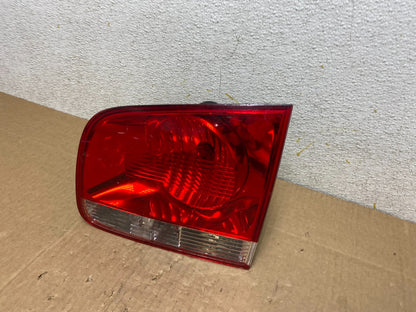 2004-2007 Volkswagen Touareg Right Passenger Rh Side Inner Tail Light Oem O73781
