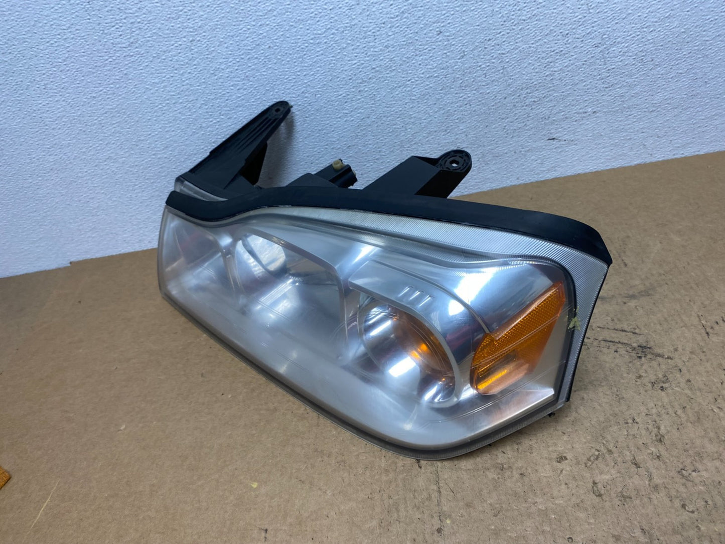 2006 to 2007 Saturn Vue Headlight Left Driver LH Side Halogen Oem AC3538 DW1