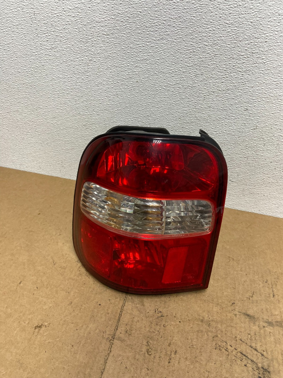 1998 to 2002 Kia Sportage Left Driver LH Side Tail Light Oem AC3400 DW0