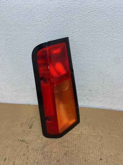 2003 - 2004 Land Rover Discovery 2 Left Driver Lh Side Tail Light AC8236 DG2