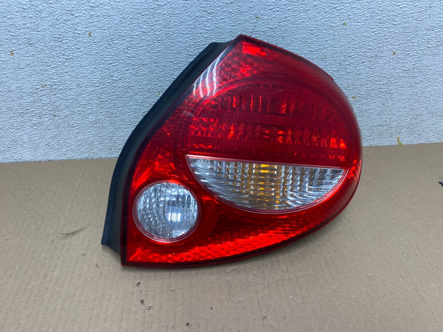 2000 to 2001 Nissan Maxima Right Passenger Rh Side Tail Light OEM M7864 DW0
