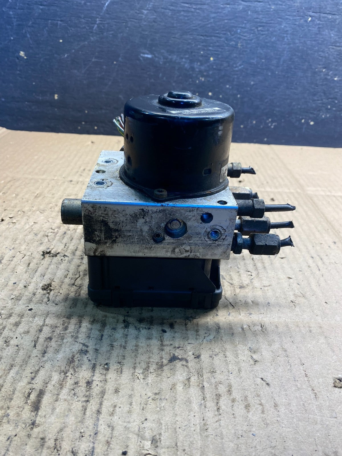 2002 2005 Ford Explorer  ABS Anti Lock Brake Pump Module Oem AB2802 DG2