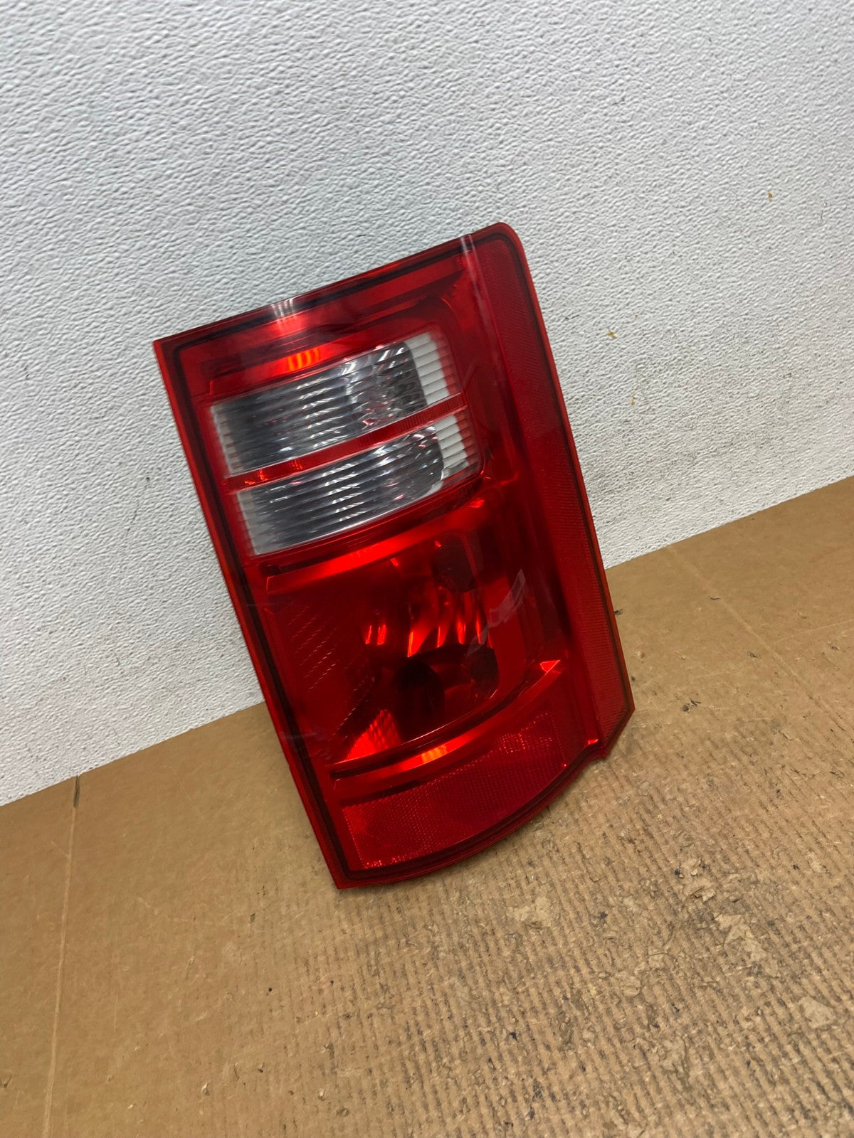 2008 2009 2010 Dodge Grand Caravan Right Passenger Rh Tail Light AE2778 LK2