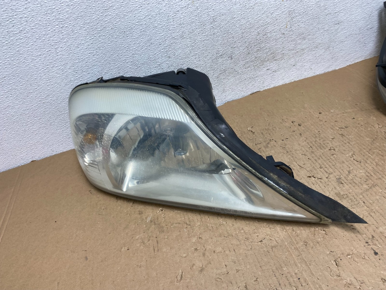 2000 to 2005 Mercury Sable Right Passenger Side Halogen Headlight AD8833 DW1