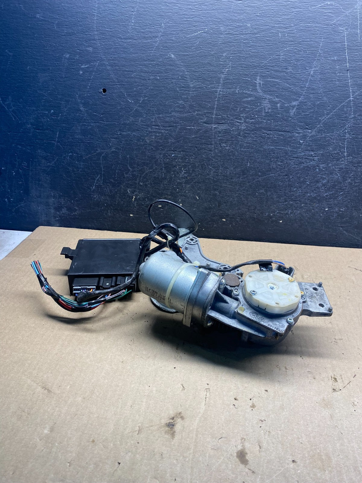 2007 2008 Acadia Enclave Escalade Suburban Liftgate Door Module Motor AG3890 DG2