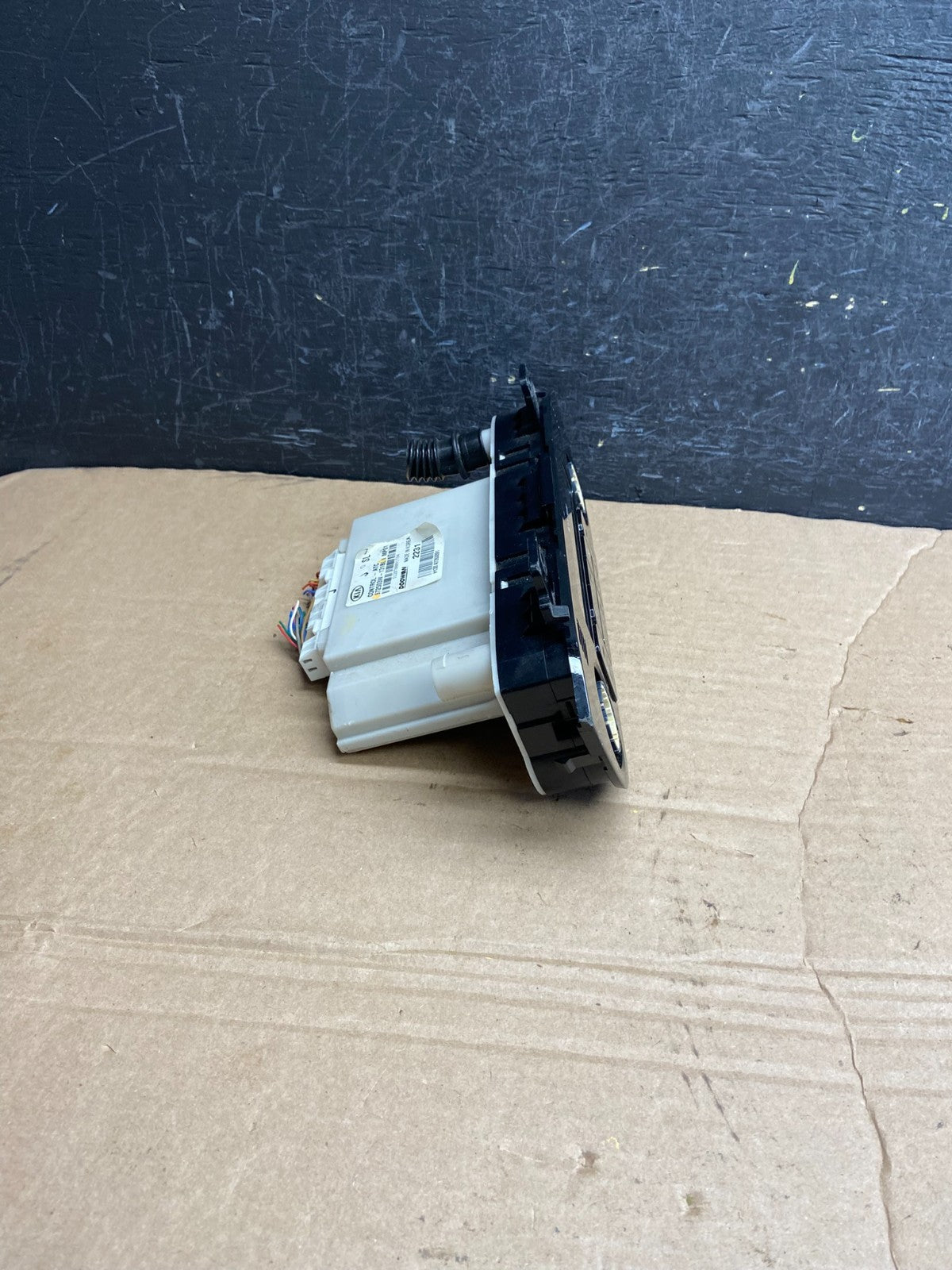 2010 to 2015 Kia Sportage Center Radio Climate Control Clock Trim AF1870 DG1