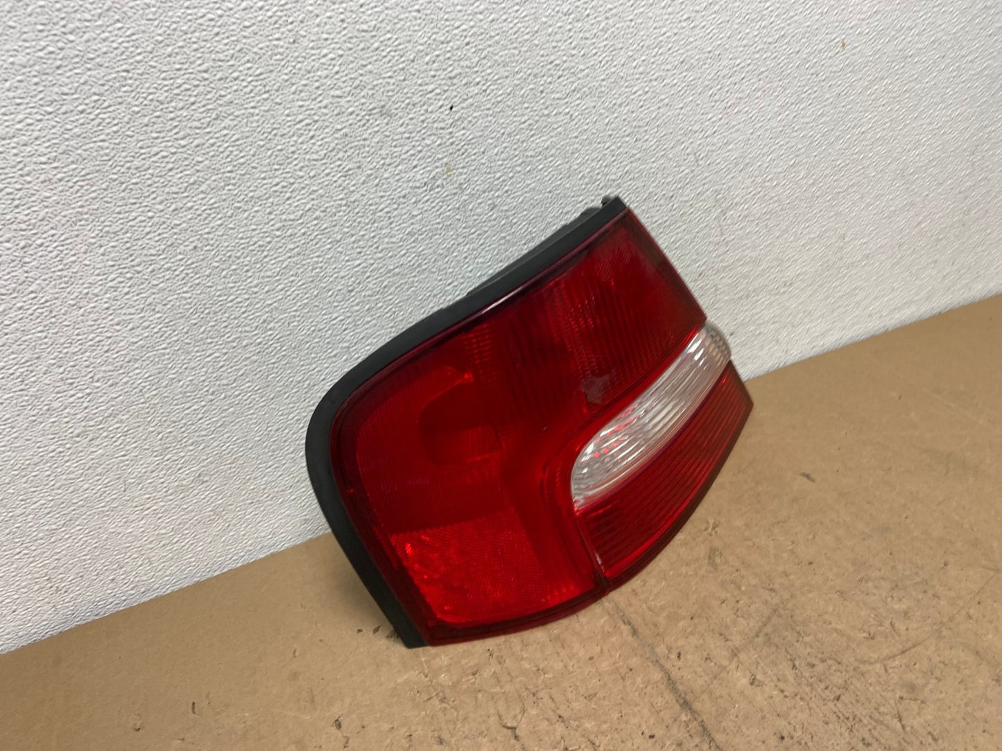 2000 to 2001 Nissan Altima Left Driver LH Side Tail Light AC7316 LK2