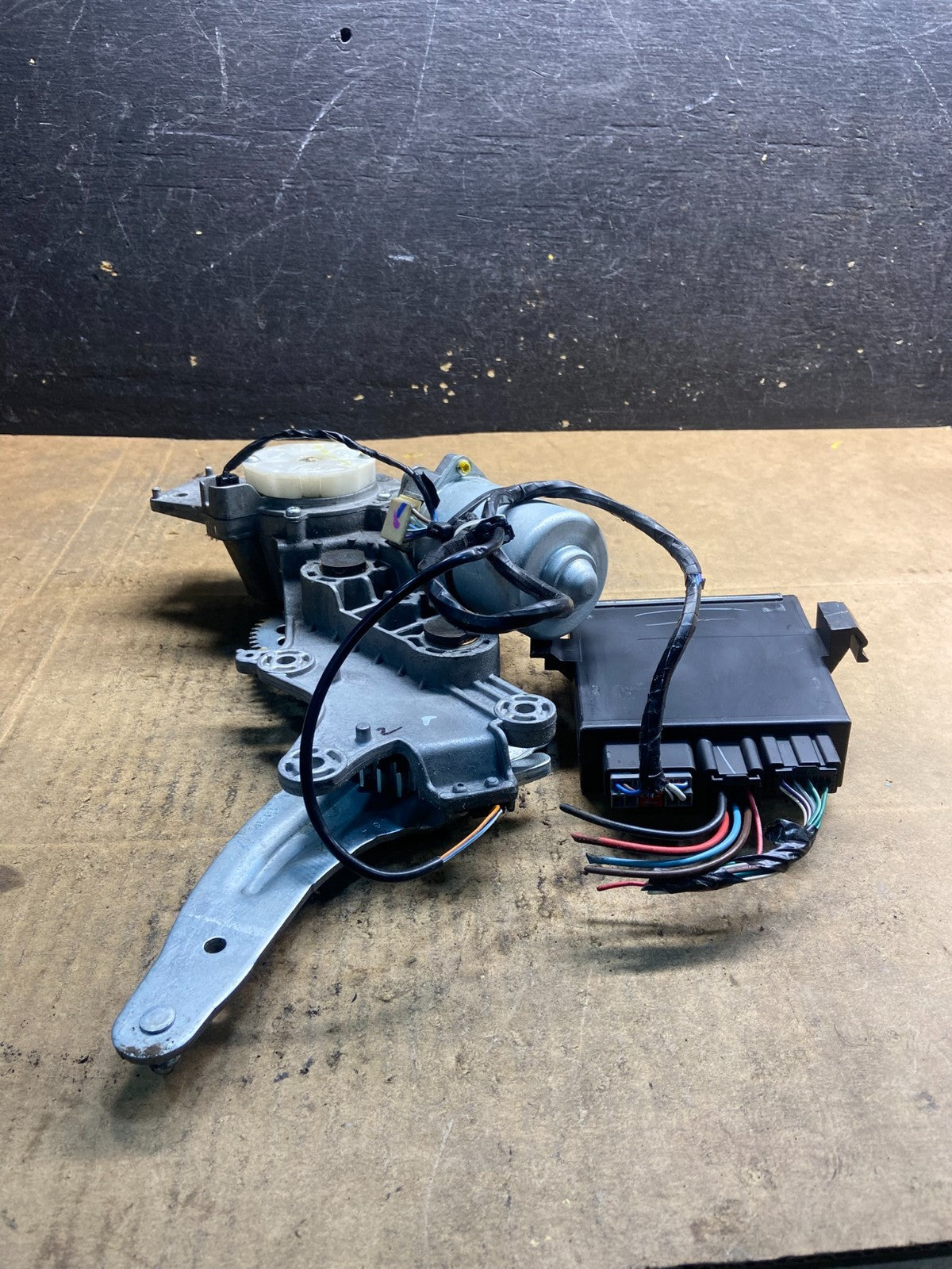 2009-2012 GMC Acadia Power Motor Liftgate Tailgate Control Module y3776 DG2