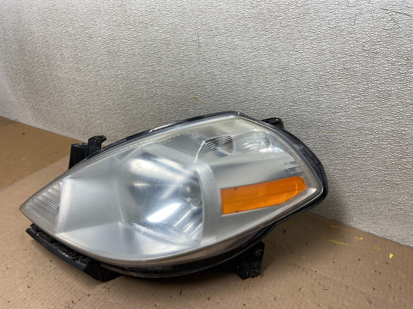 2008 to 2012 Nissan Versa Headlight Halogen Left Driver Lh Side AA0457 DW1