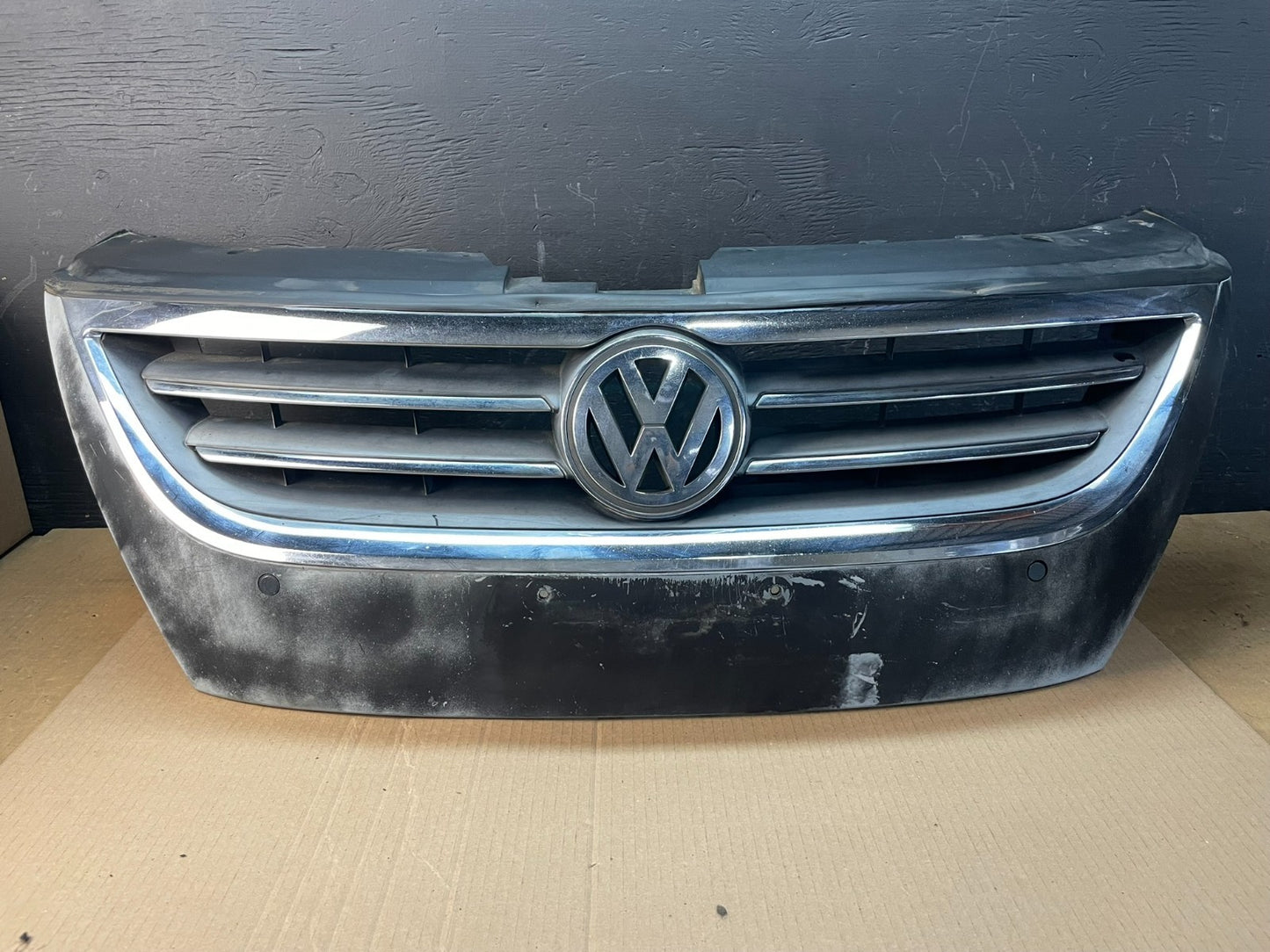 2009 to 2012 Volkswagen CC Front Upper W/ Park Assist Grill Grille Oem AC1896 DG0