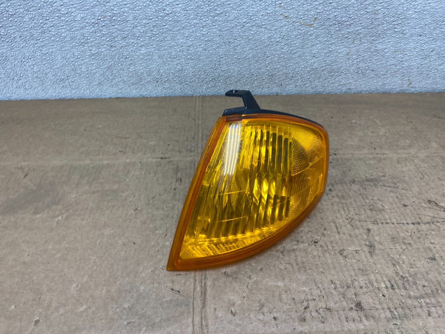 1999 to 2000 Mazda Protege Front Left Driver LH Turn Signal Oem Y6027 DW2